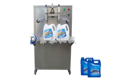 防凍液灌裝機(jī),半自動防凍液灌裝